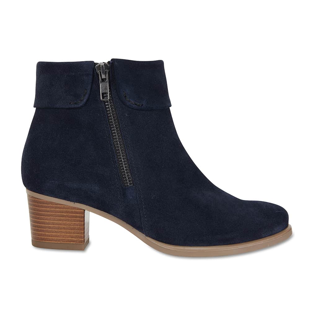 Tenor Boot in Navy Suede