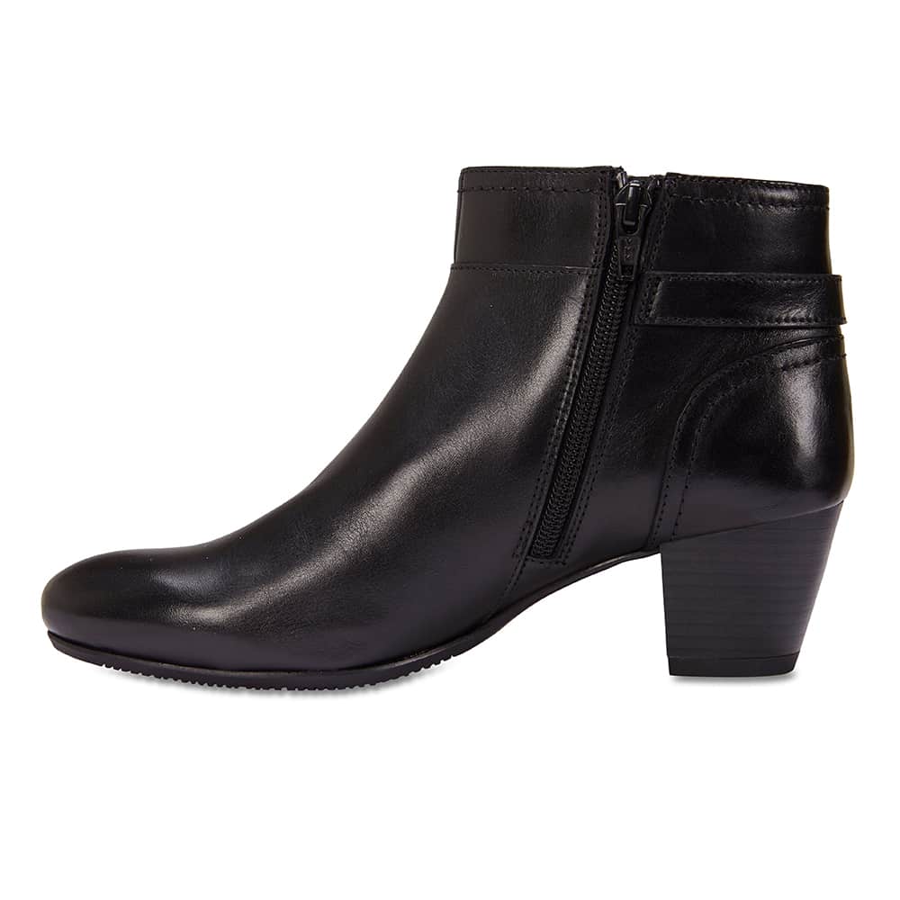 Tokyo Boot in Black Leather