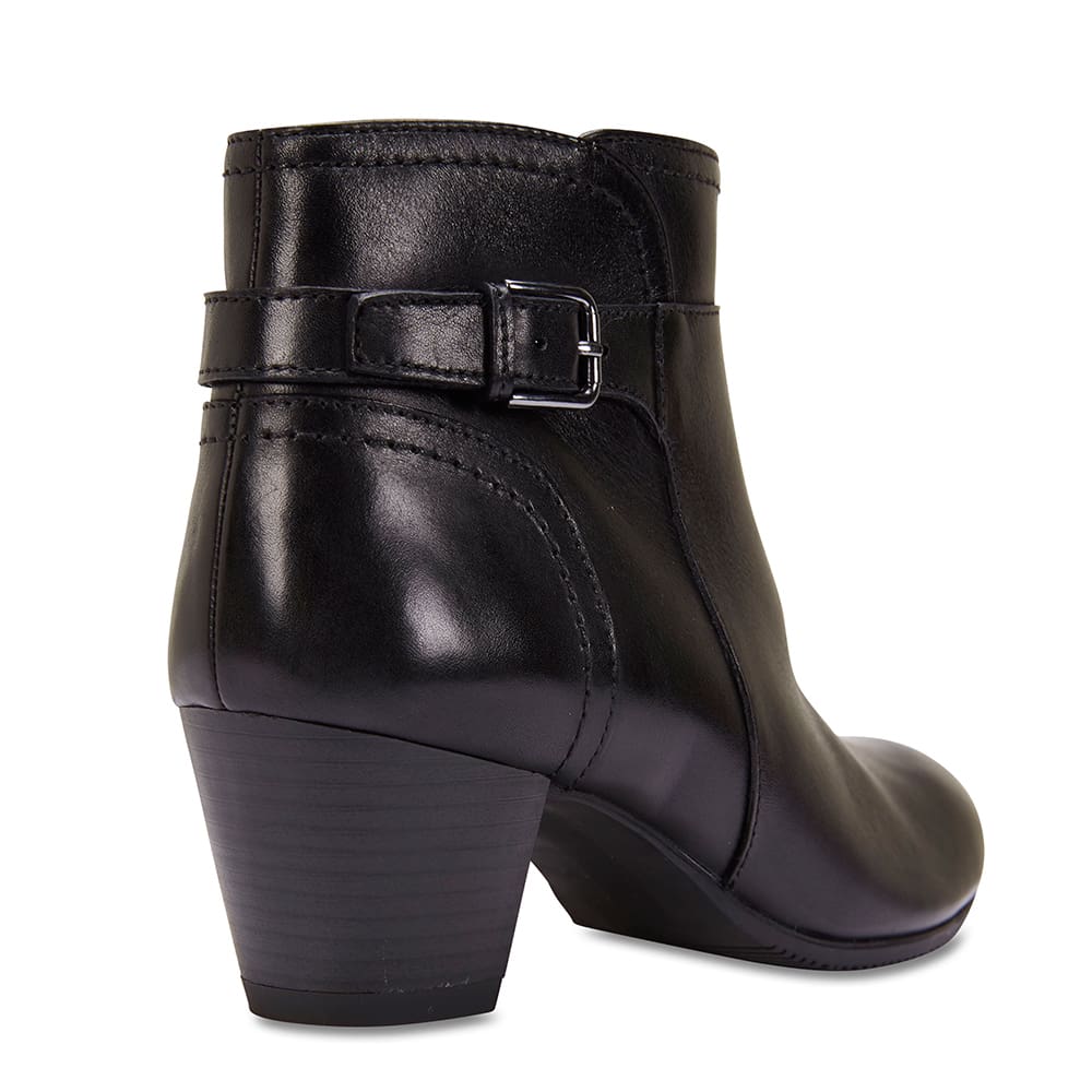 Tokyo Boot in Black Leather