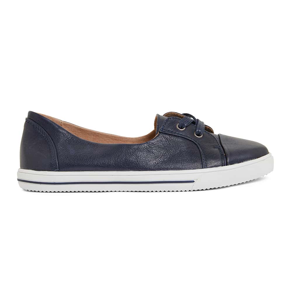 Vectra Sneaker in Navy Leather