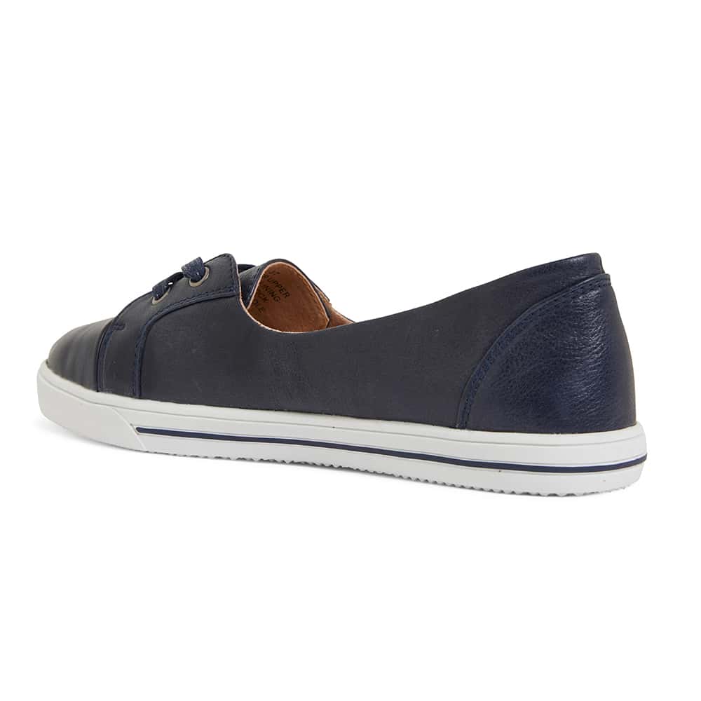 Vectra Sneaker in Navy Leather