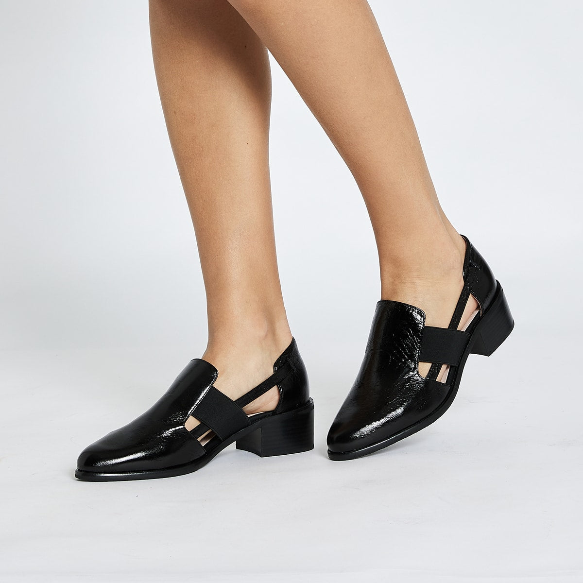 Expose Loafer in Black Oil Leather