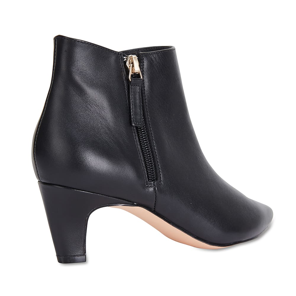 Focus Boot in Black Leather
