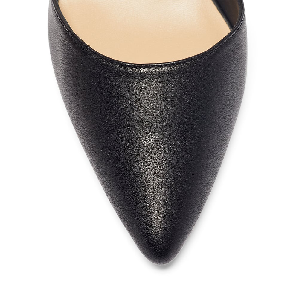 Gwyneth Heel in Black Leather