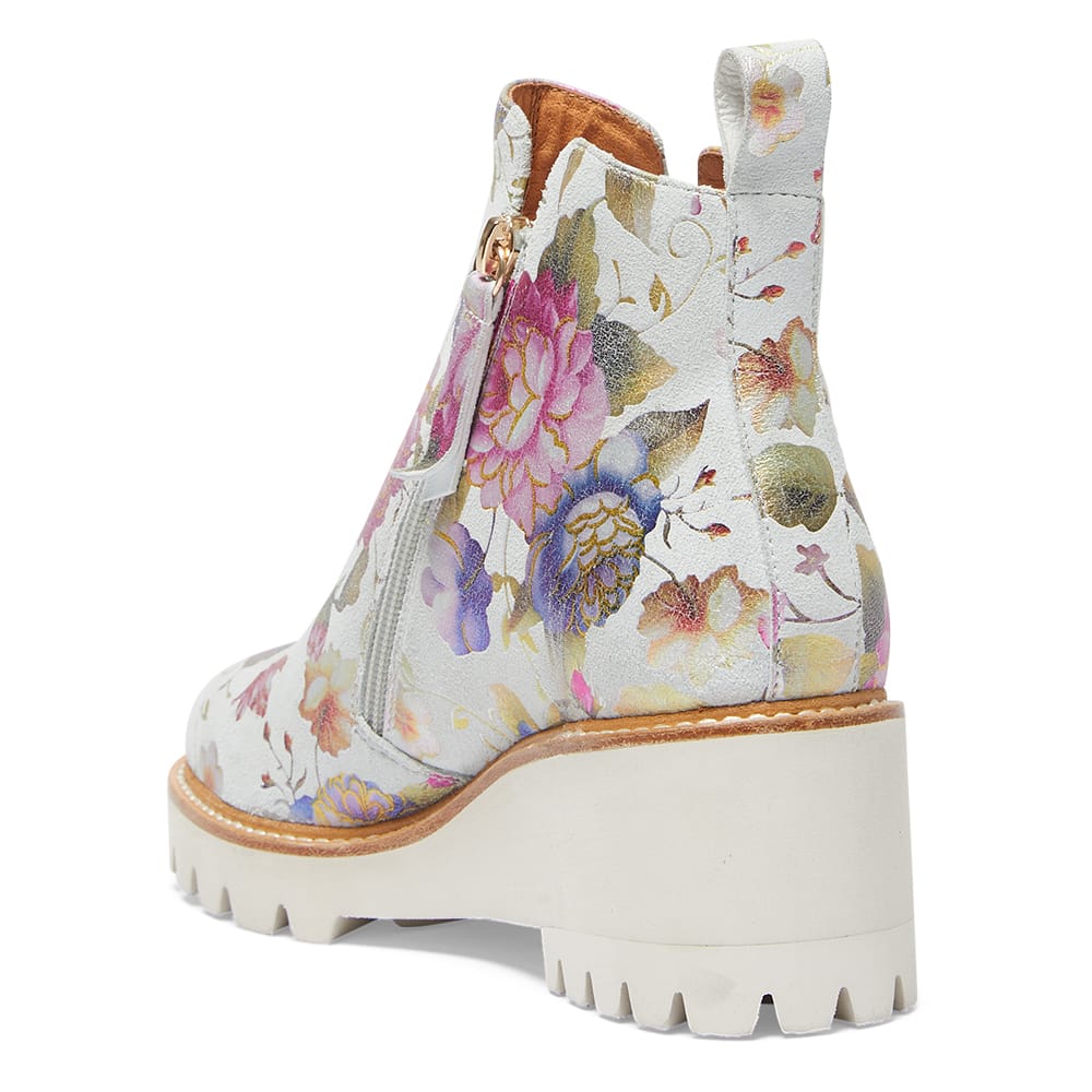 Jester Boot in White