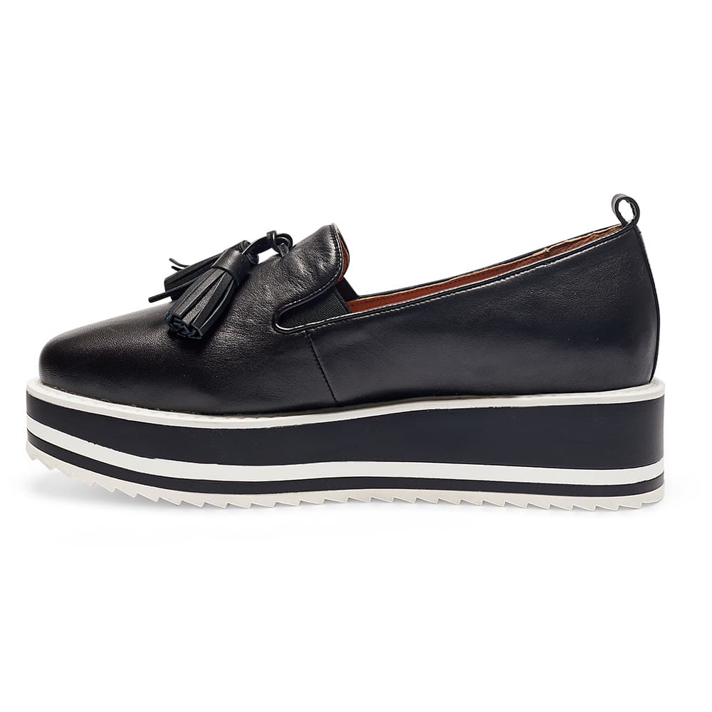 Ojay Flat in Black Leather