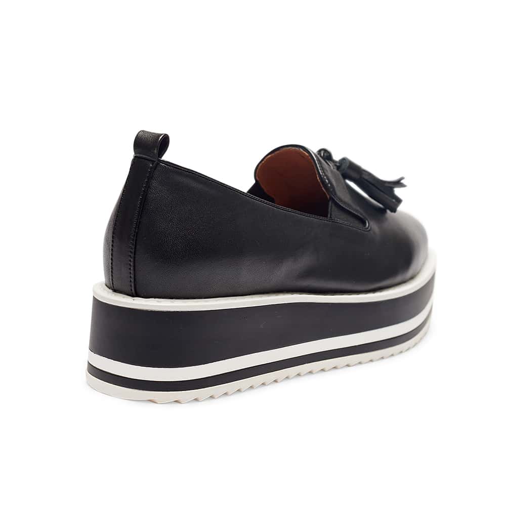 Ojay Flat in Black Leather