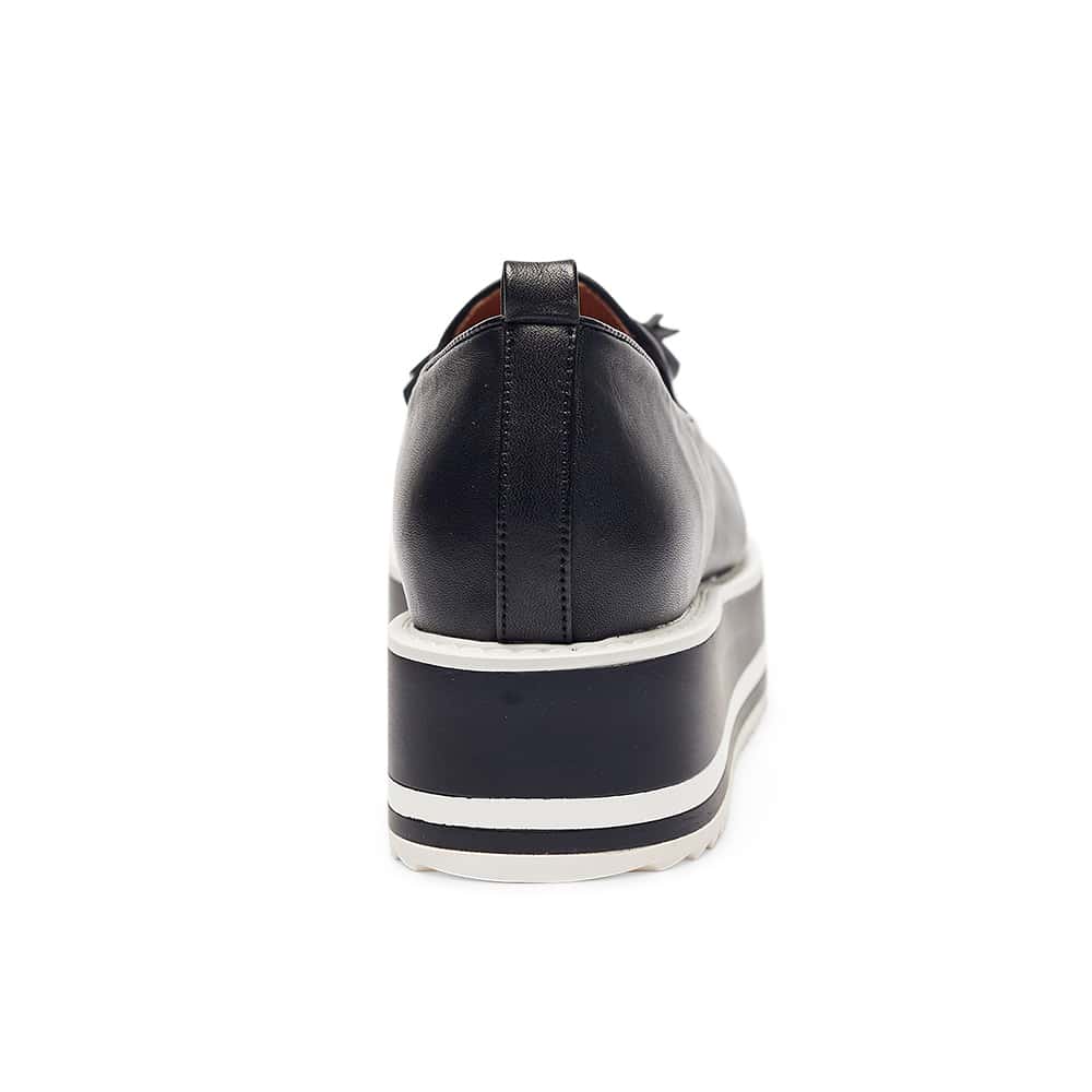 Ojay Flat in Black Leather
