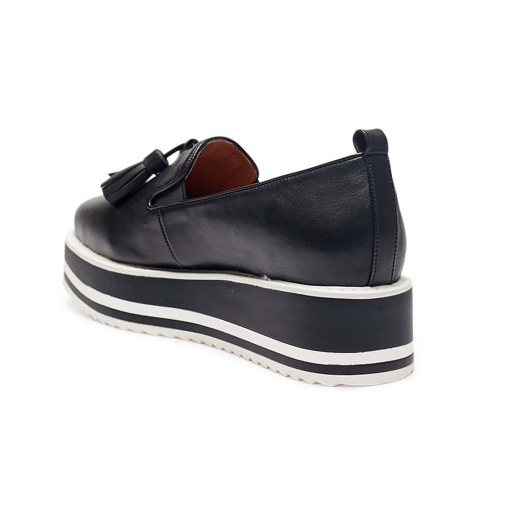 Ojay Flat in Black Leather