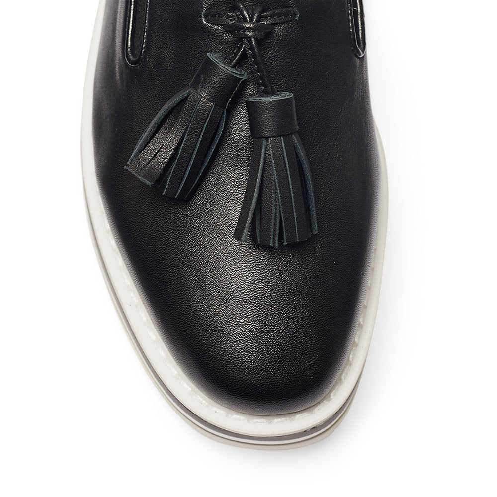 Ojay Flat in Black Leather