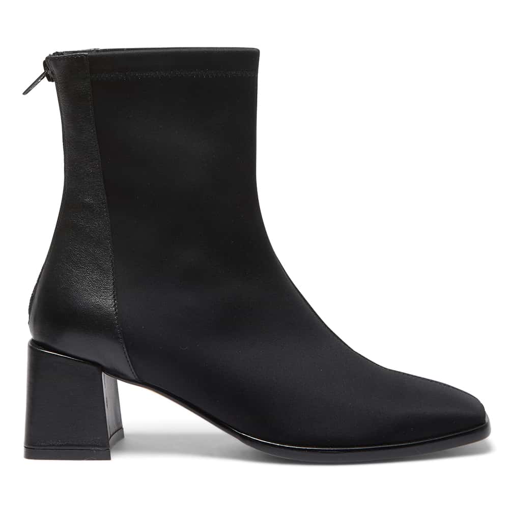 Paula Boot in Black Leather
