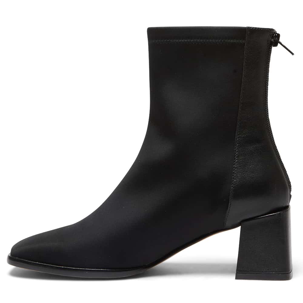 Paula Boot in Black Leather