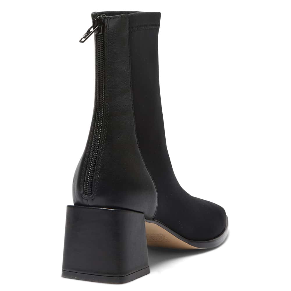 Paula Boot in Black Leather