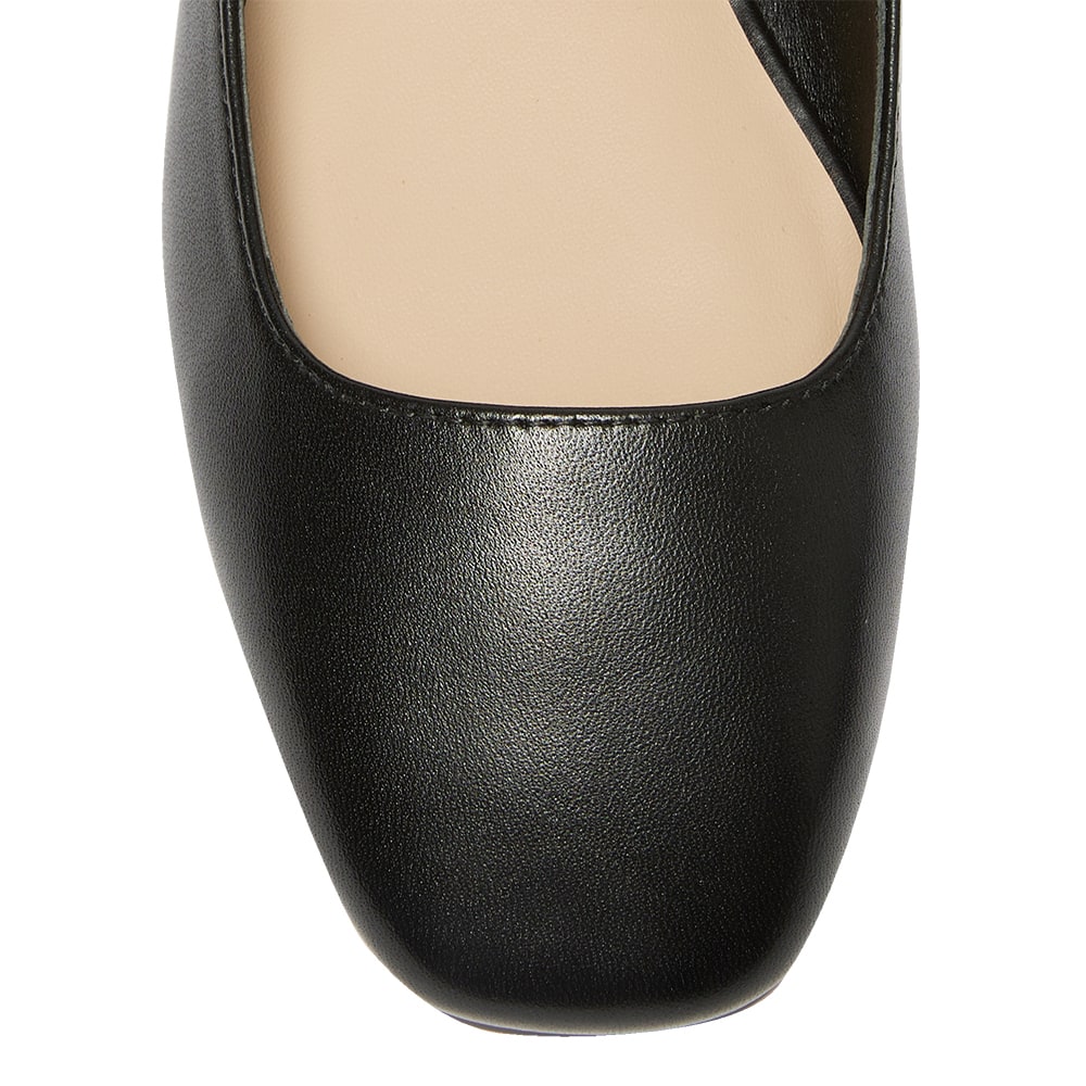 Tottie Flat in Black Leather