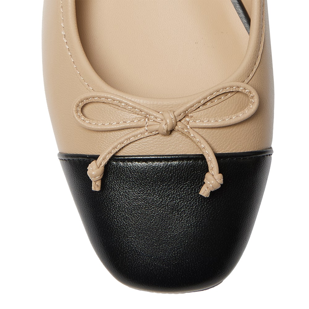 Trella Flat in Black And Camel Leather