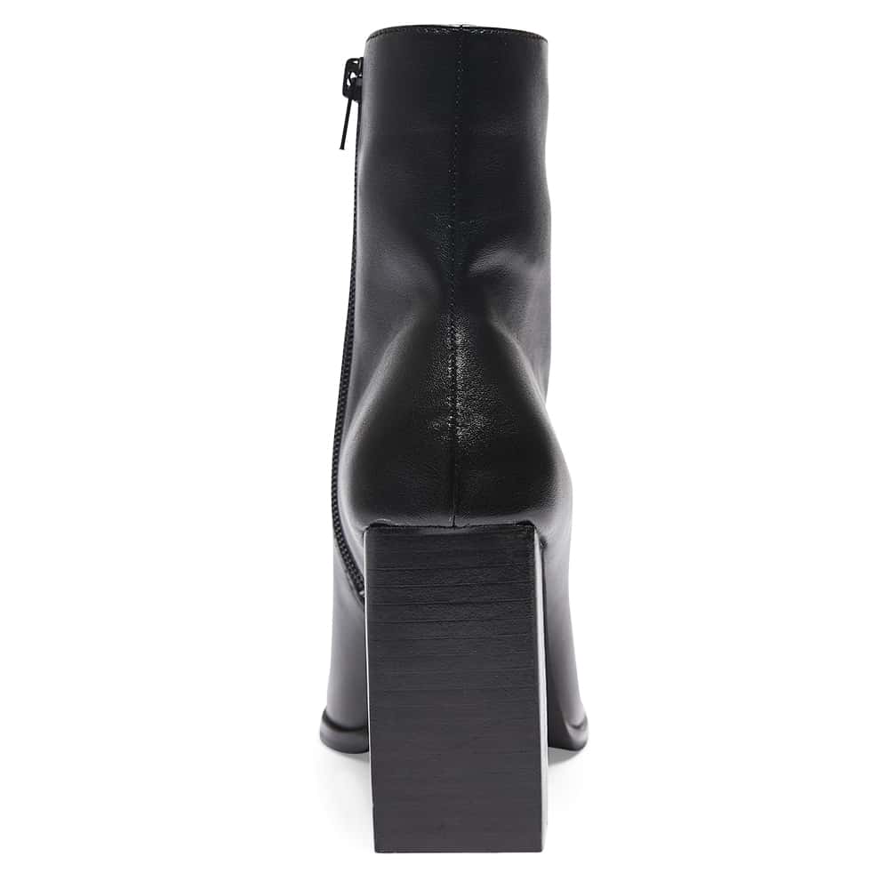 Dainty Boot in Black Smooth