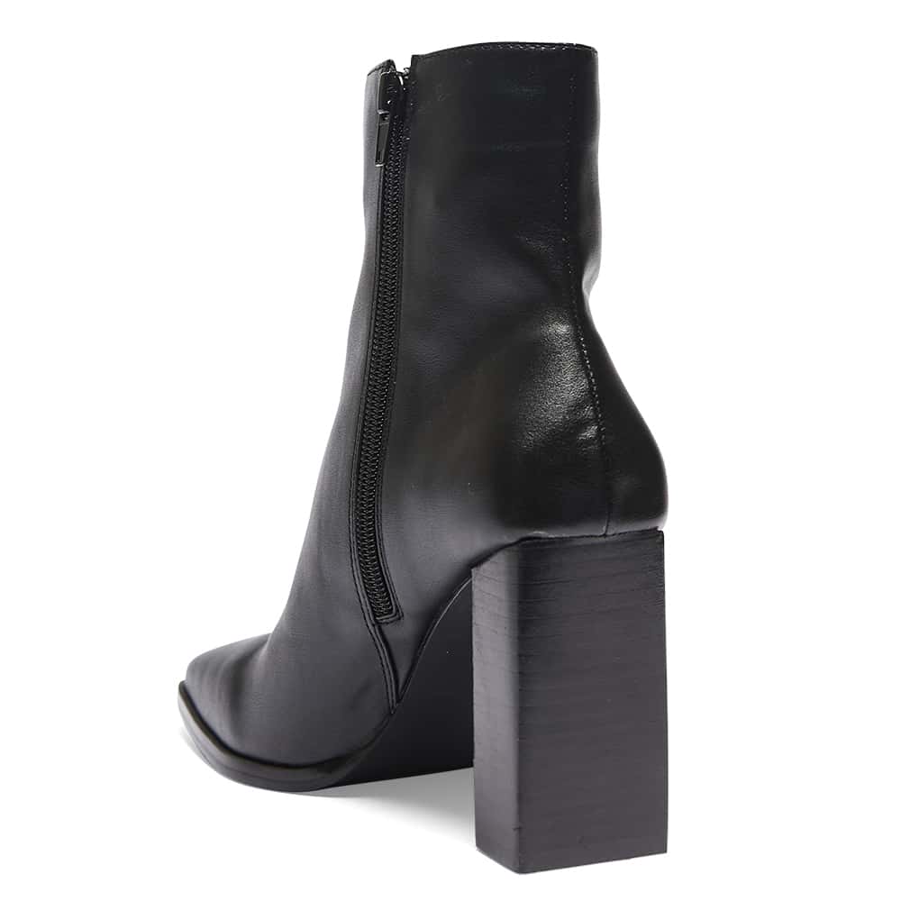 Dainty Boot in Black Smooth