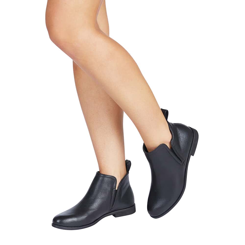 Earth Boot in Black Smooth