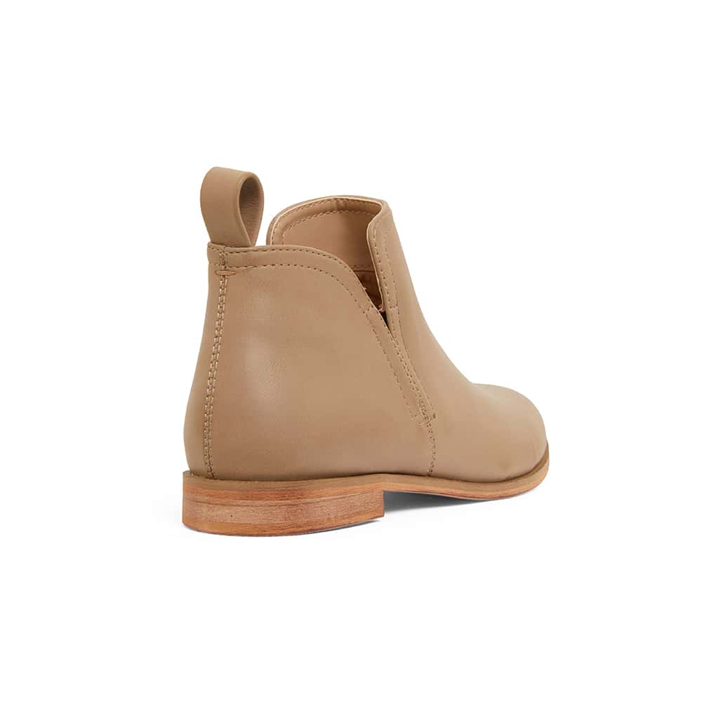 Earth Boot in Mushroom Smooth