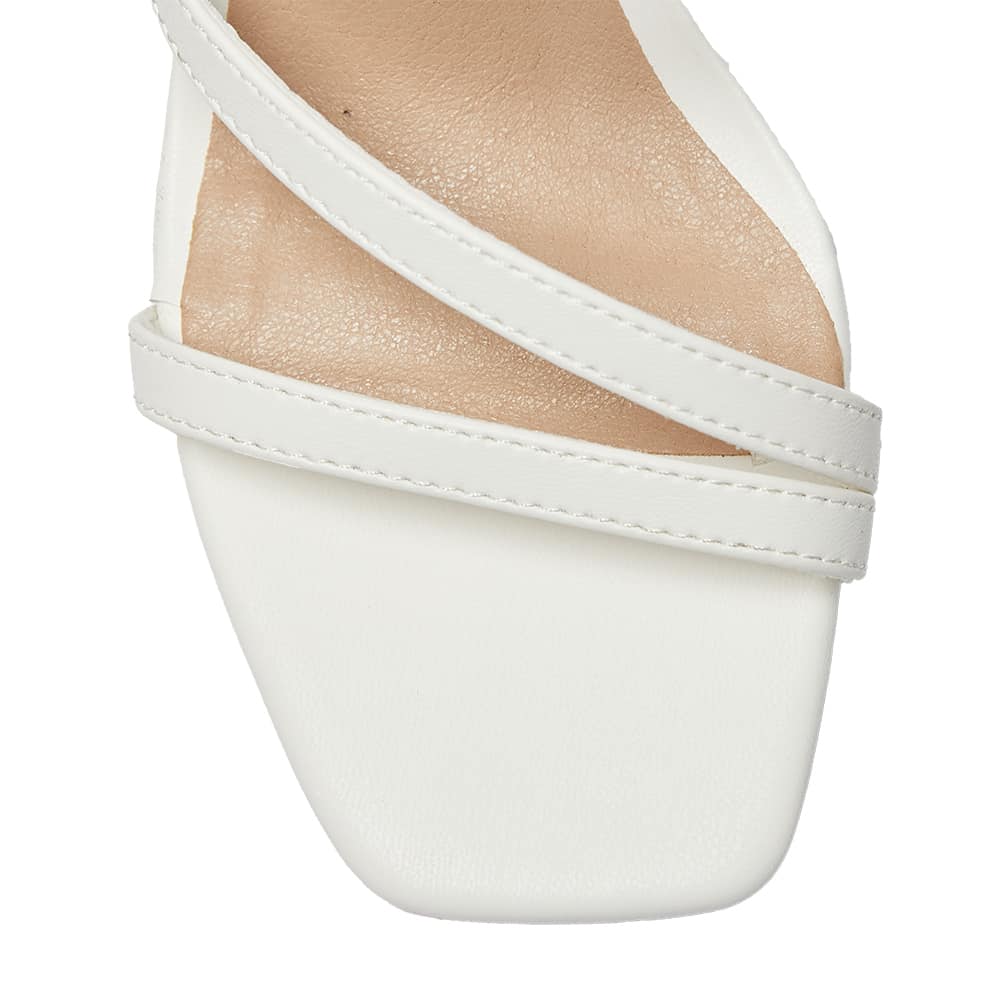 Geisha Heel in White Smooth