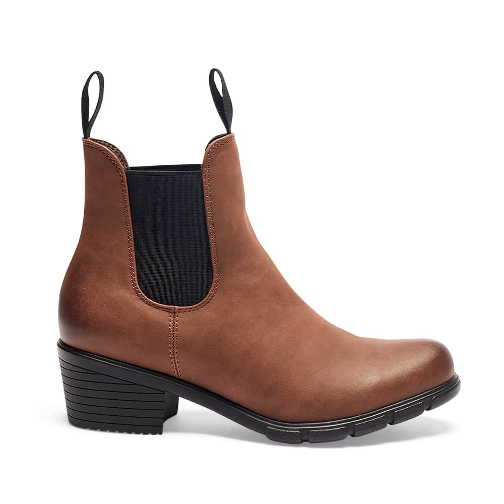 Hamlet Boot in Chocolate Nubuck Smooth