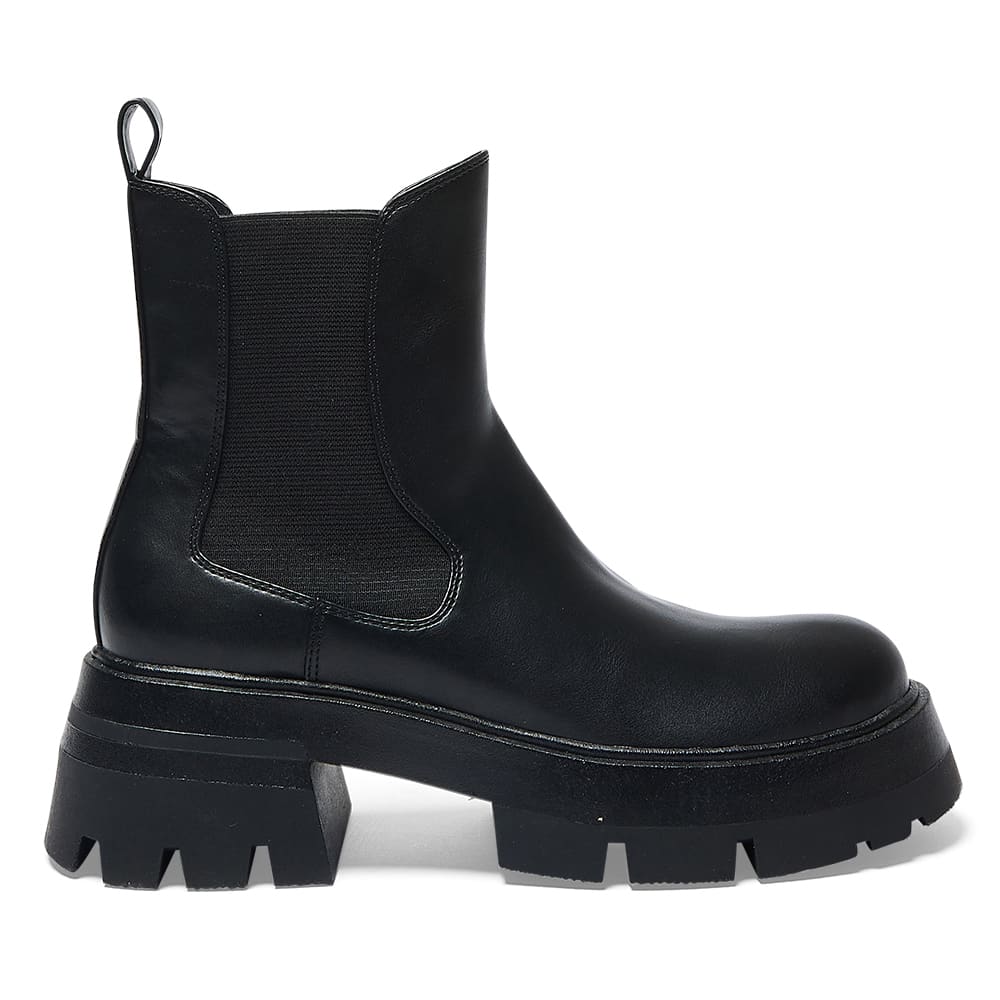 Hayes Boot in Black Smooth