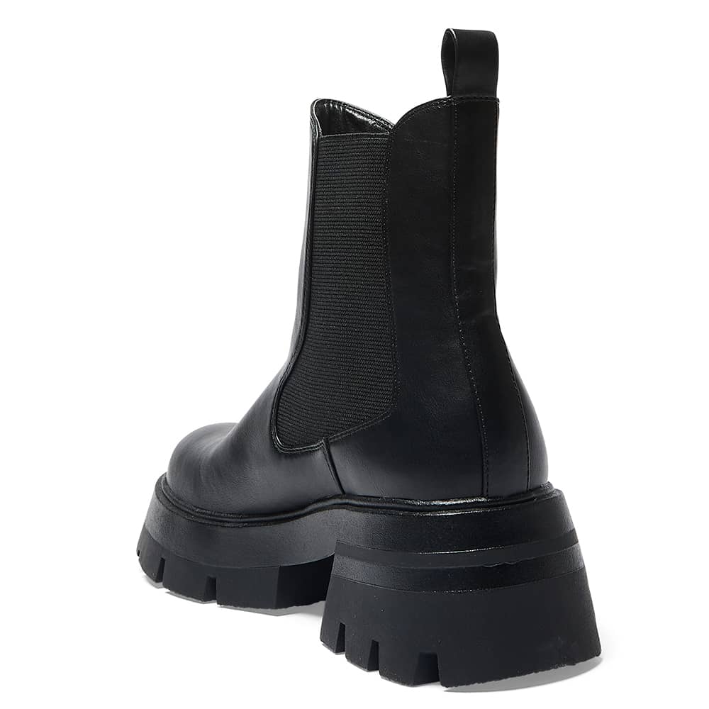Hayes Boot in Black Smooth