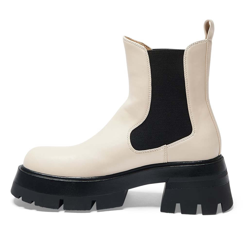 Hayes Boot in Bone Smooth