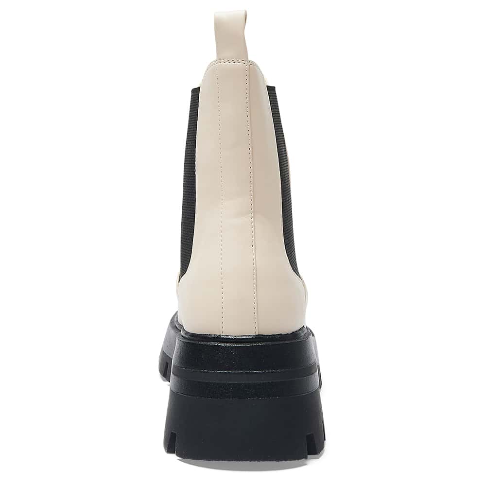 Hayes Boot in Bone Smooth