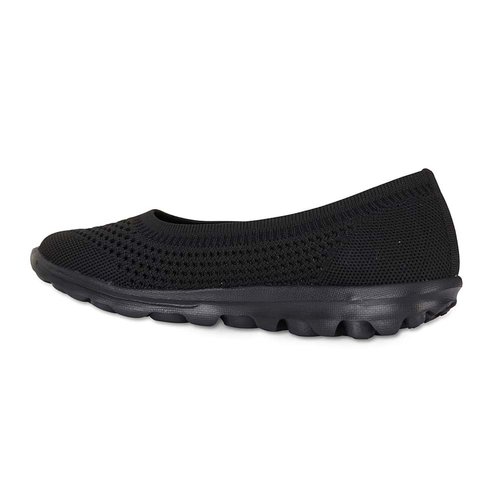 Hitch Sneaker in Black On Black Fabric