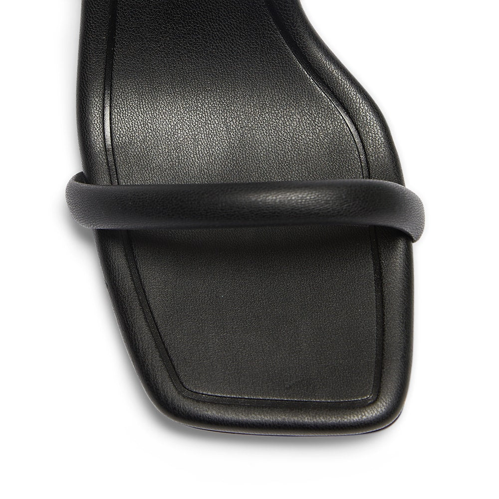 Indy Heel in Black Smooth