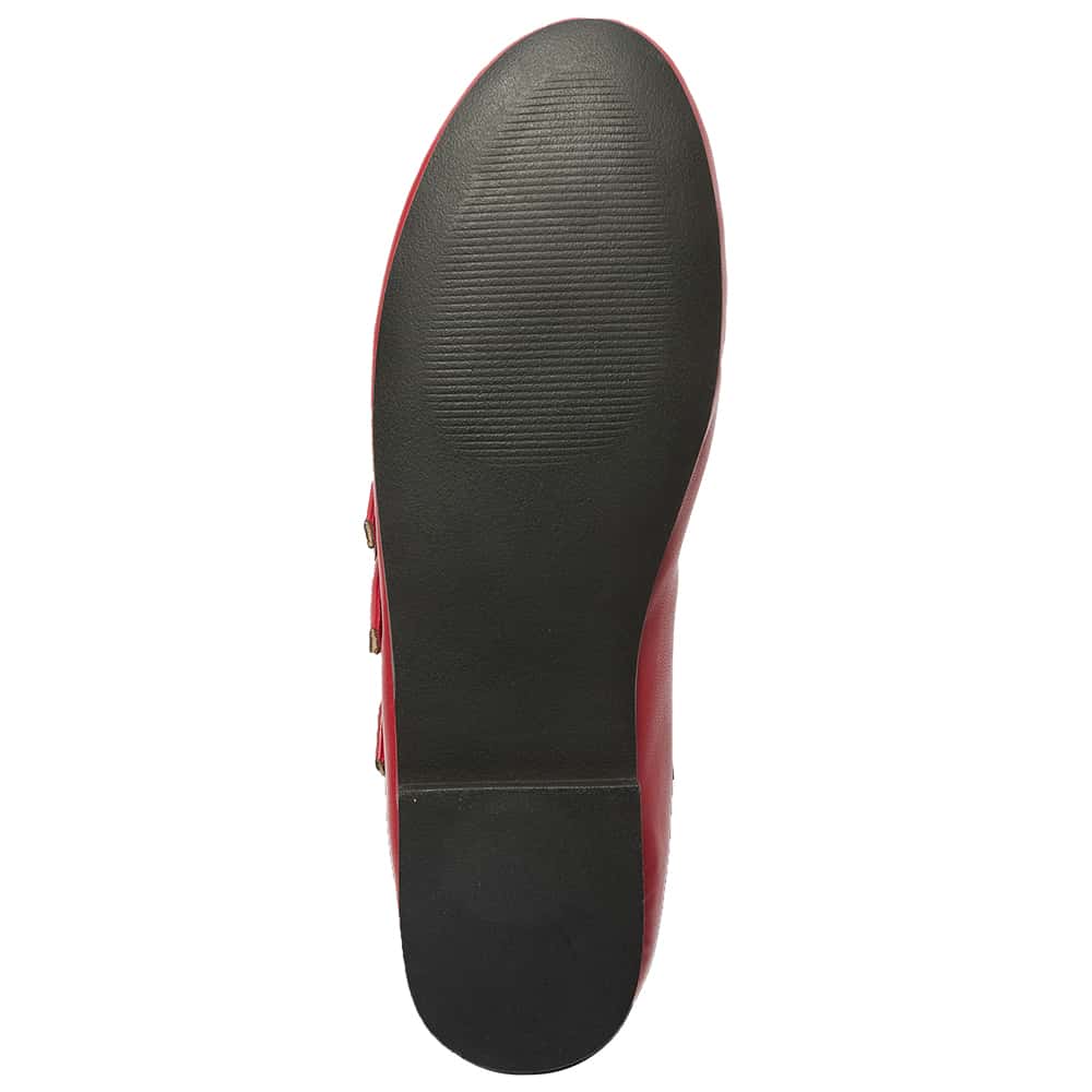 Leah Flat in Red Smooth