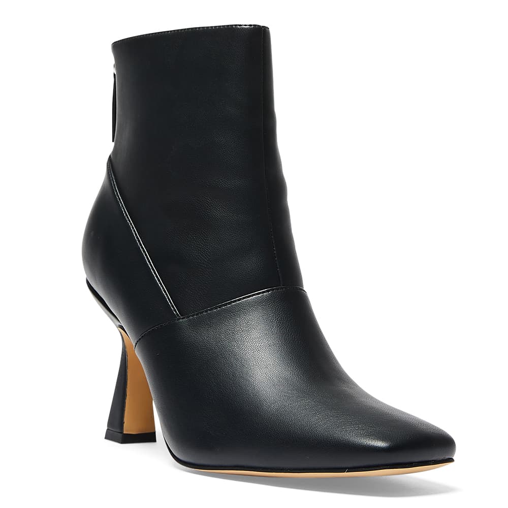 Lina Boot in Black Smooth