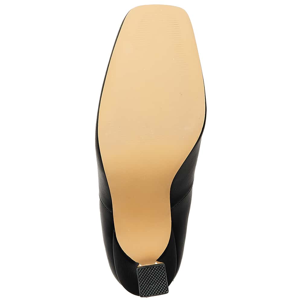 Lina Boot in Black Smooth