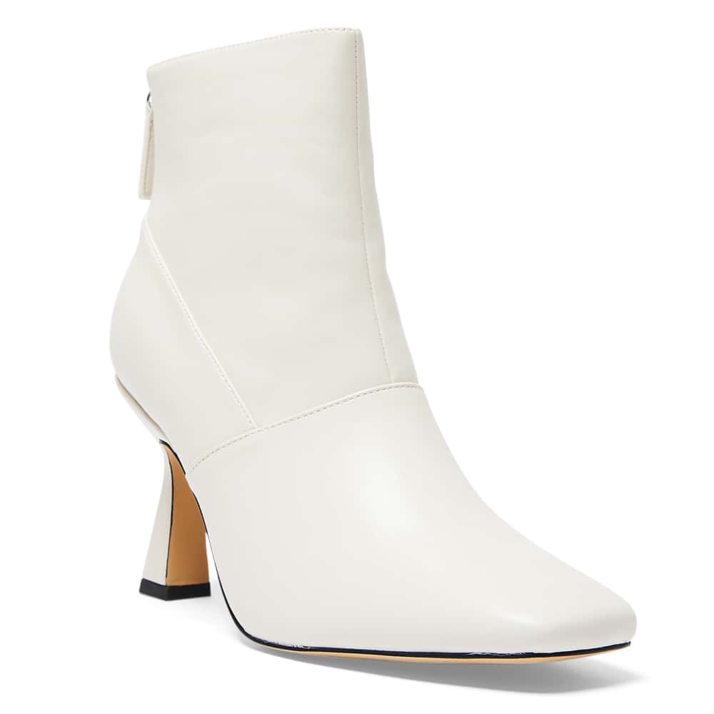 Lina Boot in Bone Smooth