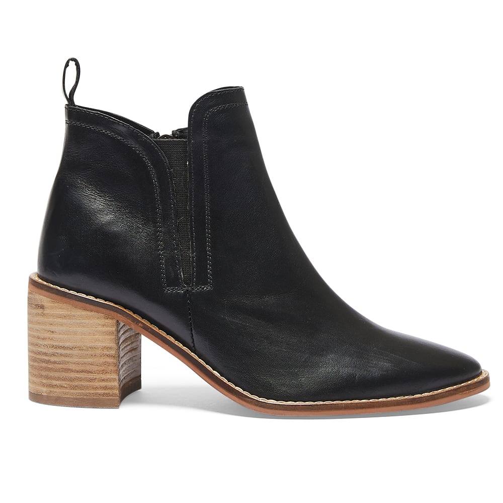 Nomad Boot in Black Leather