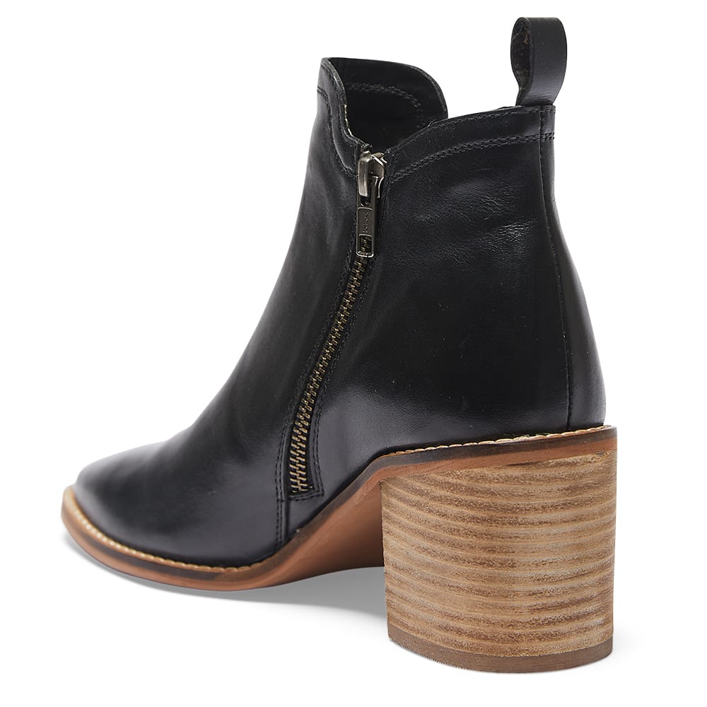 Nomad Boot in Black Leather