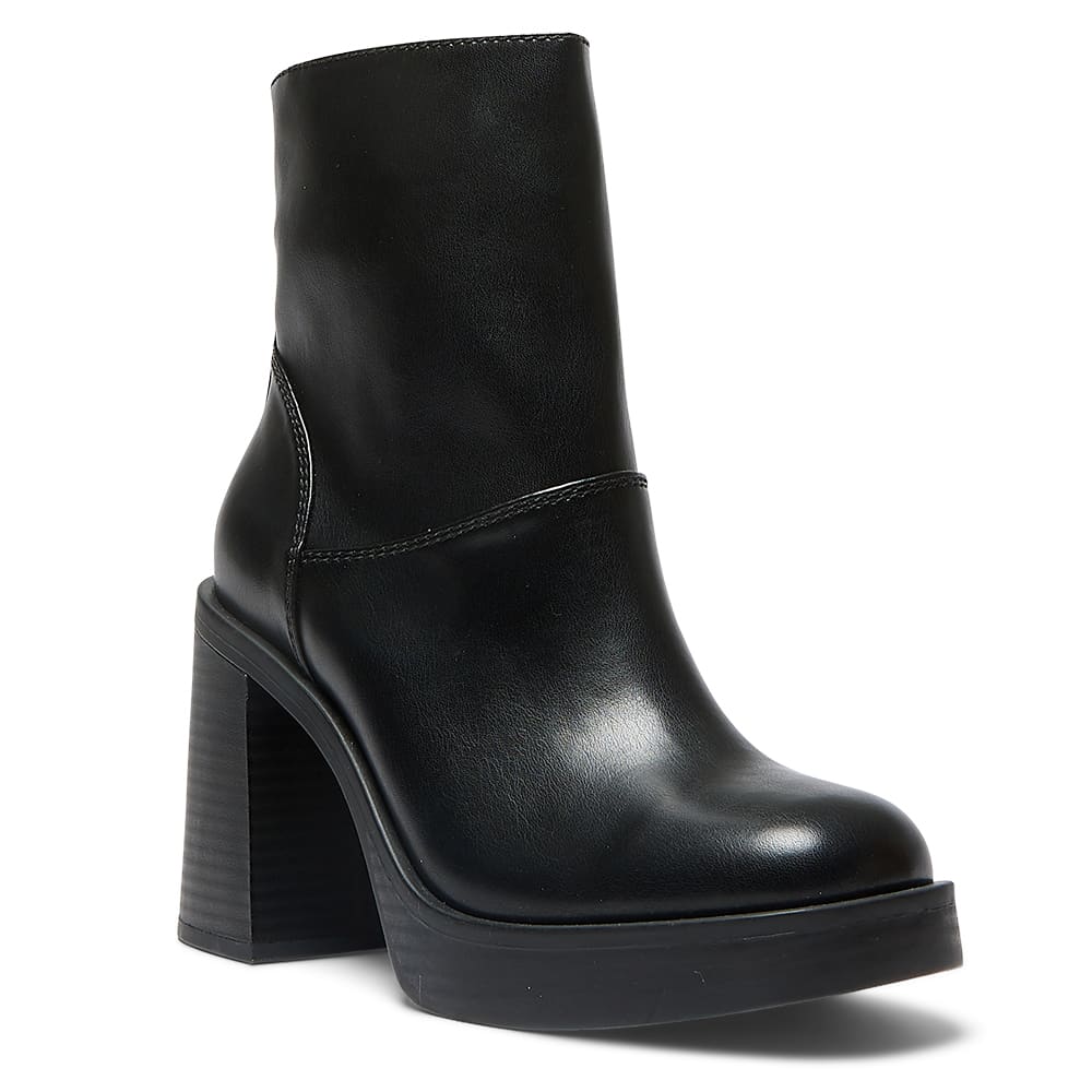 Peyton Boot in Black Smooth