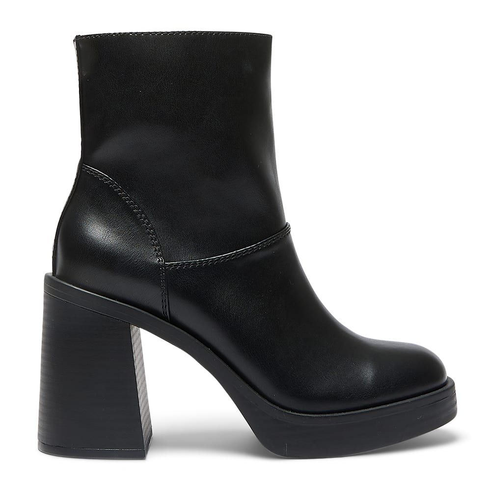 Peyton Boot in Black Smooth