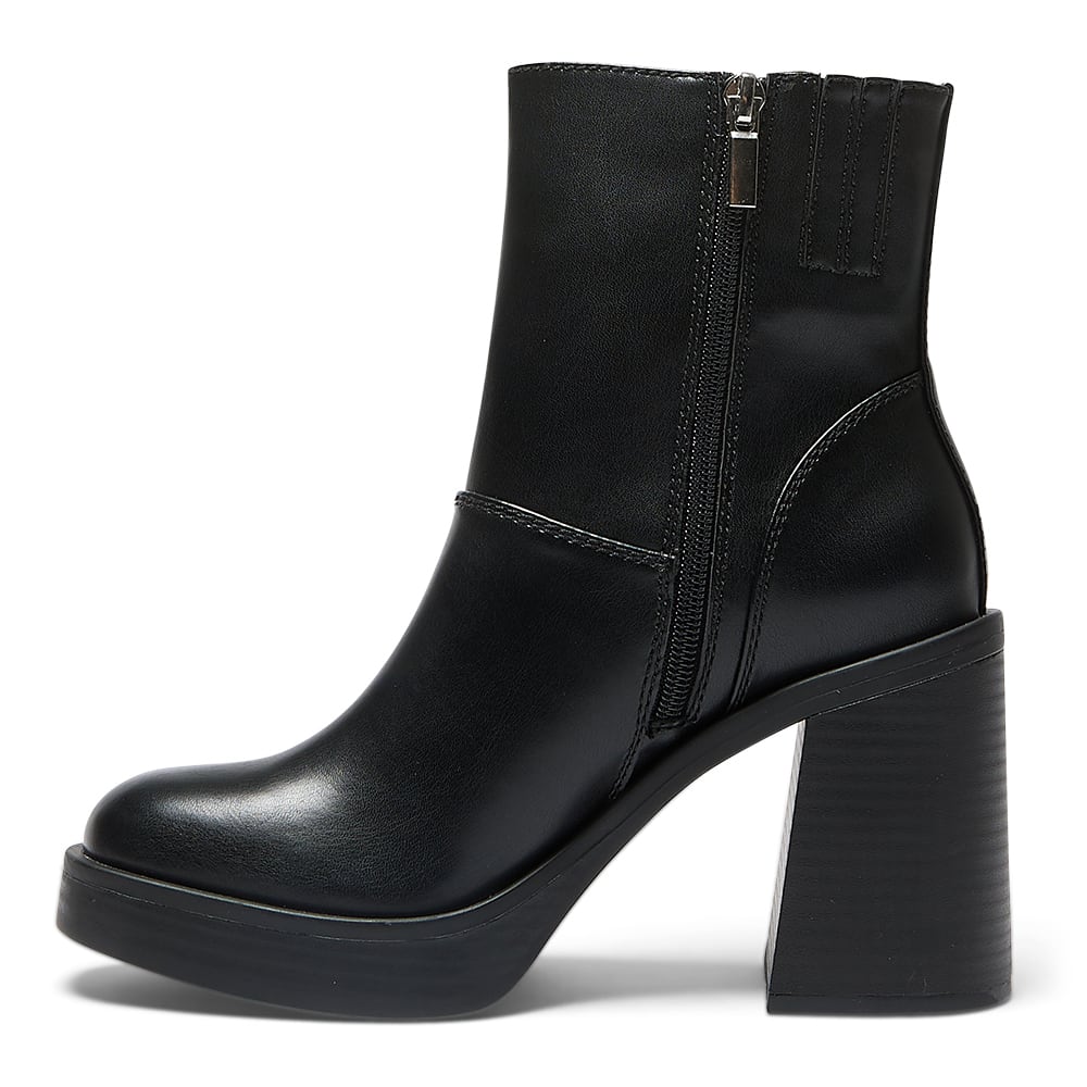 Peyton Boot in Black Smooth