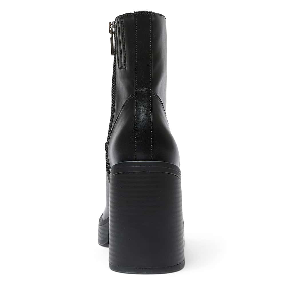 Peyton Boot in Black Smooth