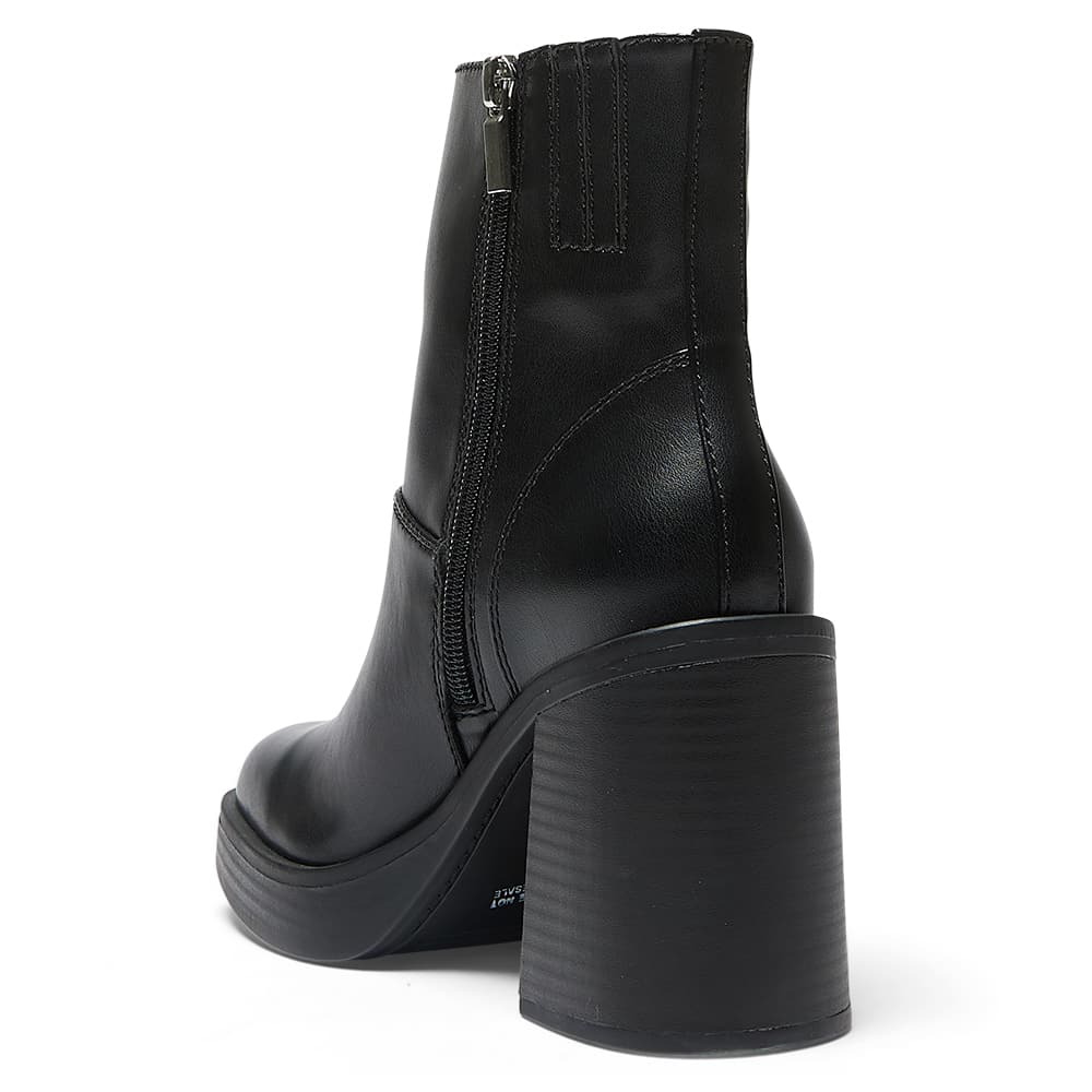 Peyton Boot in Black Smooth