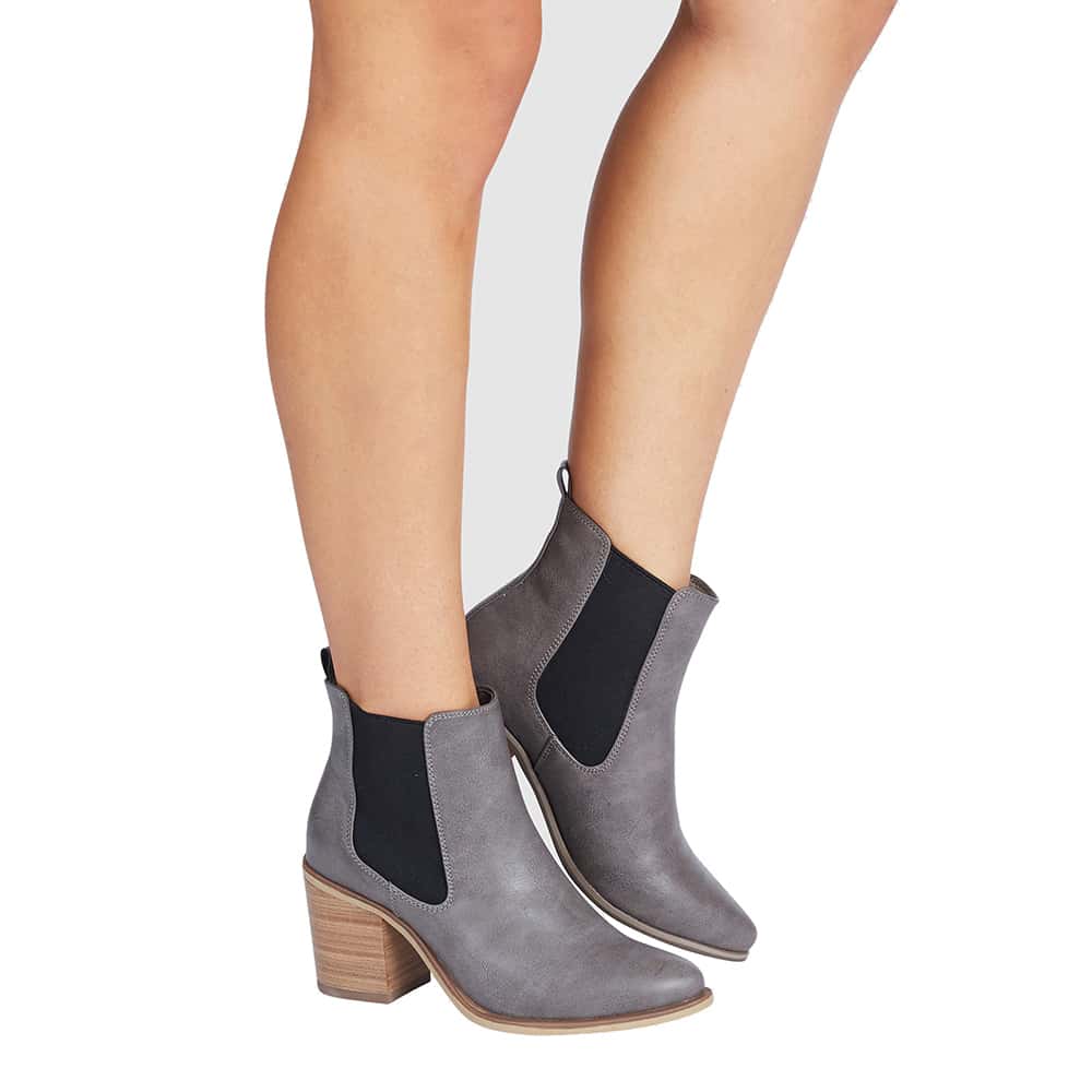 Salute Boot in Taupe Smooth