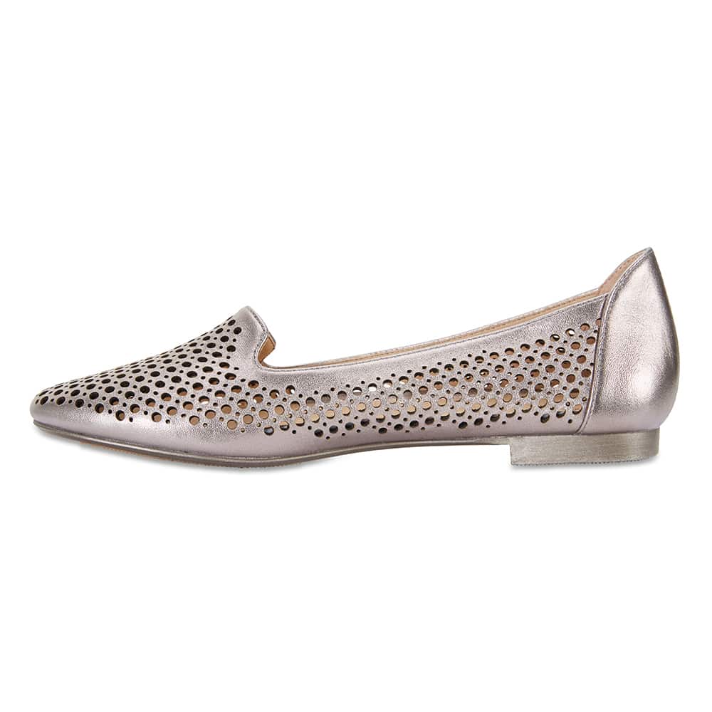 Sloane Flat in Gunmetal Leather