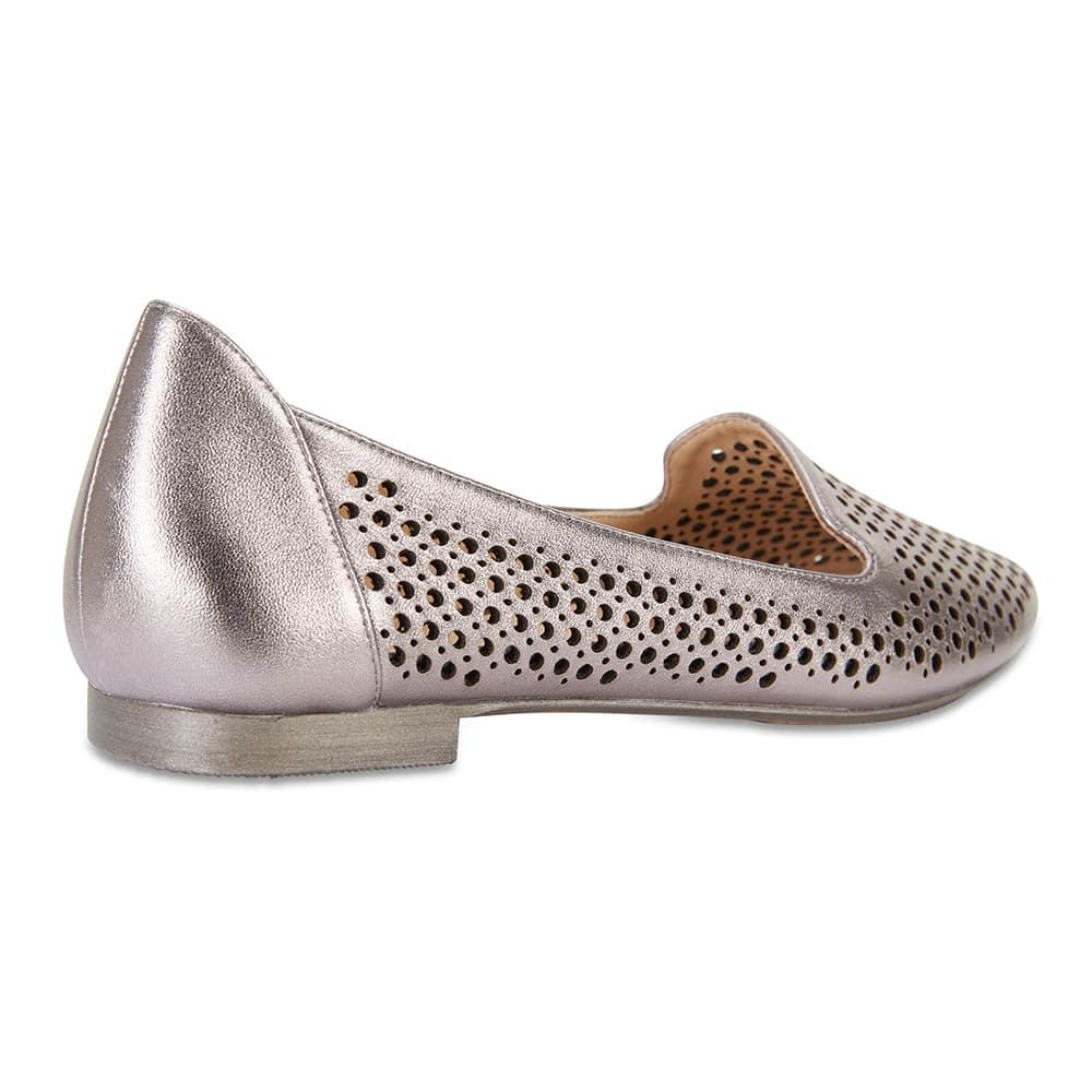 Sloane Flat in Gunmetal Leather