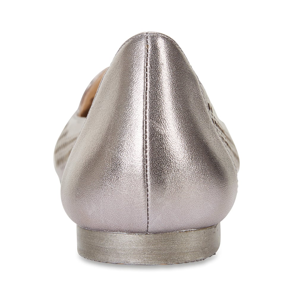 Sloane Flat in Gunmetal Leather