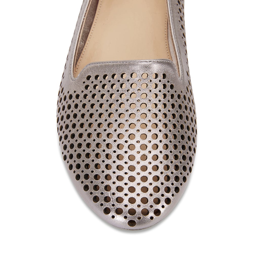 Sloane Flat in Gunmetal Leather