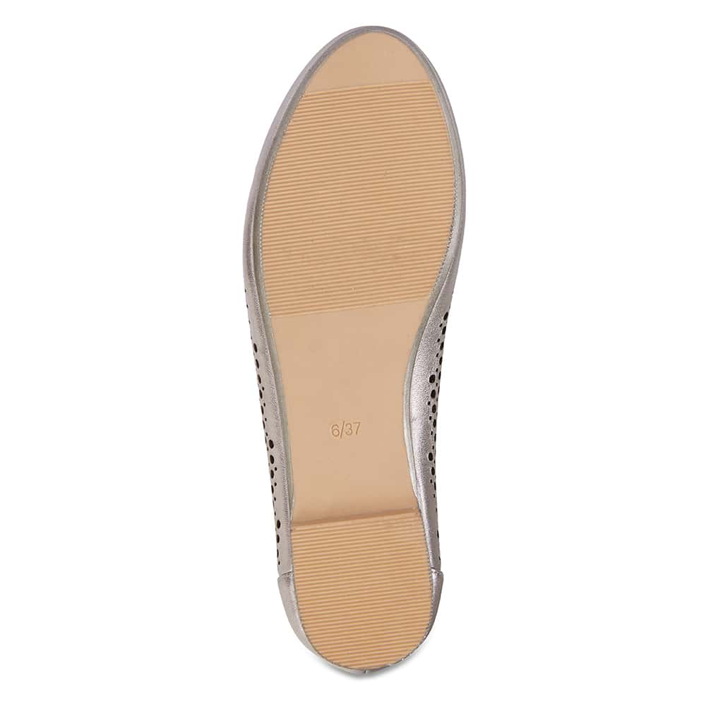 Sloane Flat in Gunmetal Leather