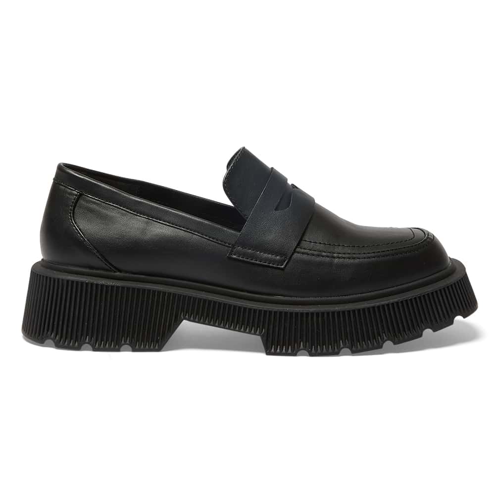 Tag Loafer in Black Smooth