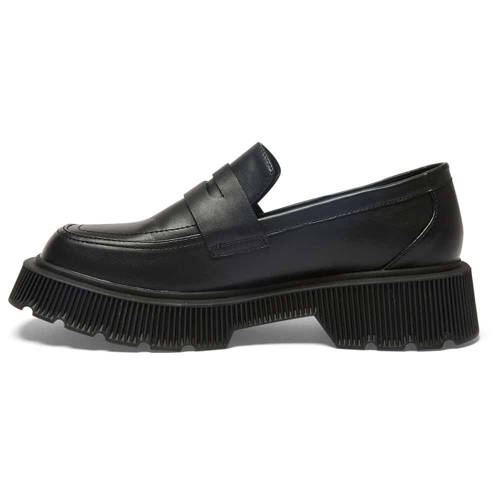 Tag Loafer in Black Smooth